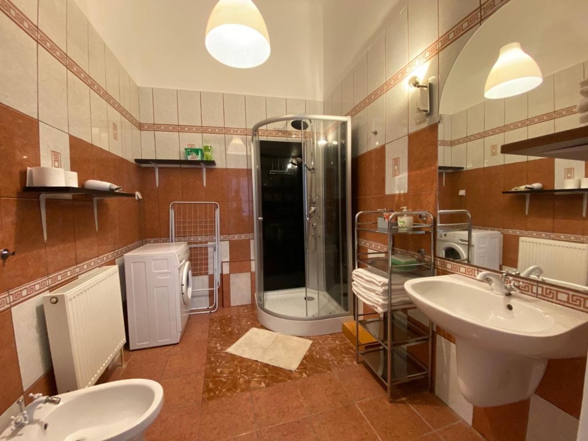3 Bedrooms- Central Quarter Apartment Budapest Ngoại thất bức ảnh